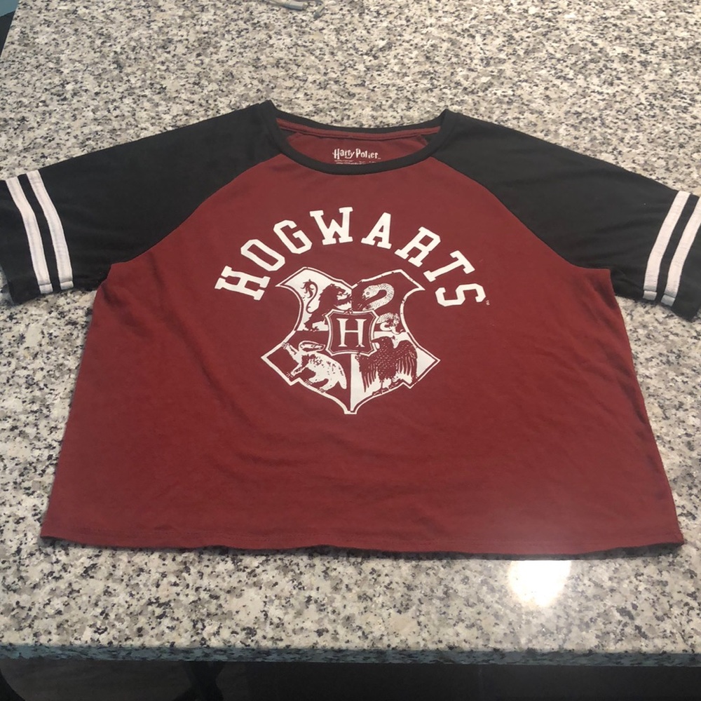 Harry Potter “Howgwarts” T-shirt size small
